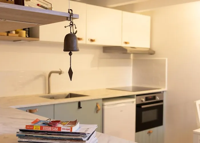 3 Personnes Avec Terrasse 50 M De La Grande Surf Biarritz