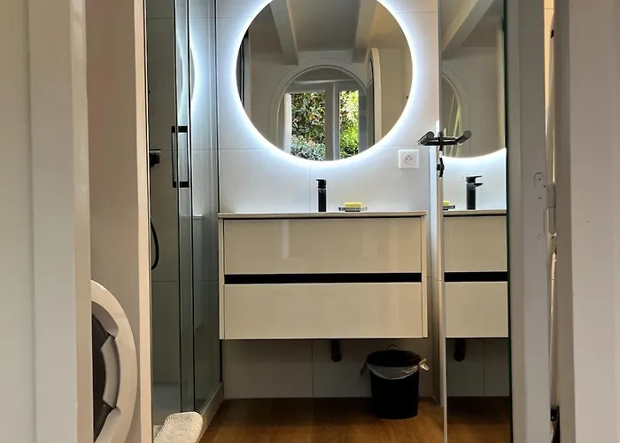 3 Personnes Avec Terrasse 50 M De La Grande Surf Biarritz